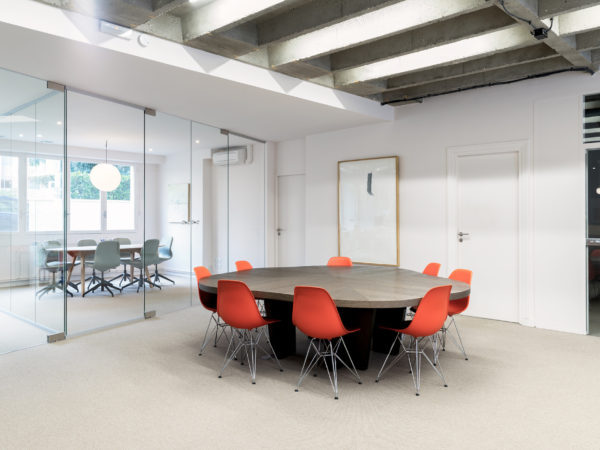 <span>Co. Concrete Office – Coworking – 175m2</span><i>→</i>